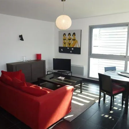 Moderne A 30 M De La Grande Plage De *